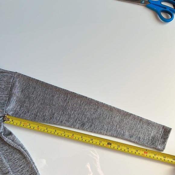 Club Monaco V-Neck Silver top - Picture 8 of 8